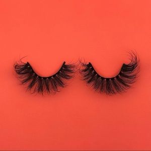 Hikilla “7 Wonders” Long, Natural Lashes